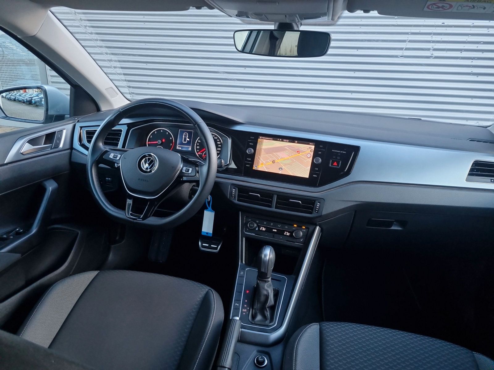 Fahrzeugabbildung Volkswagen Polo 1.0 TSI DSG Active NAVI PDC SHZ DAB