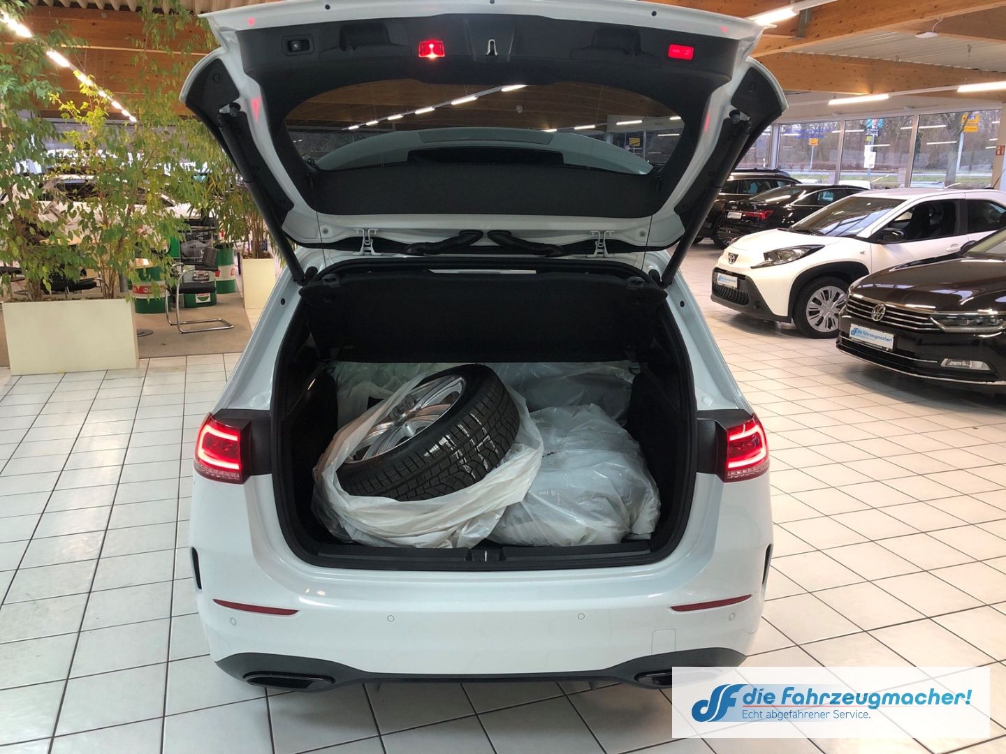 Fahrzeugabbildung Mercedes-Benz B 200 AMG Edition Sportpaket AHK Panodach Navi d