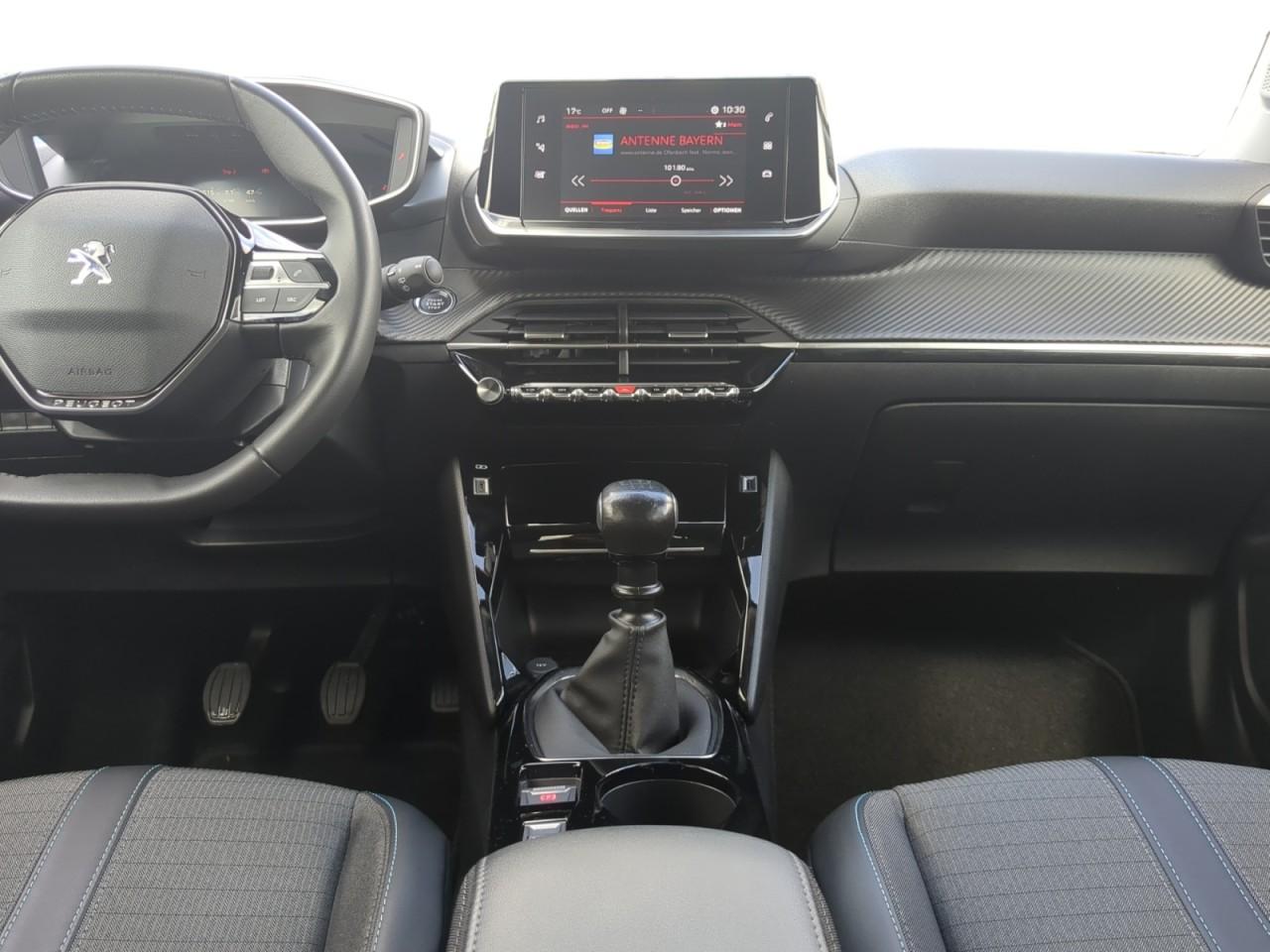 Peugeot 2008 AllurePack Benzin 130 PS +LED+PDC+KAMERA
