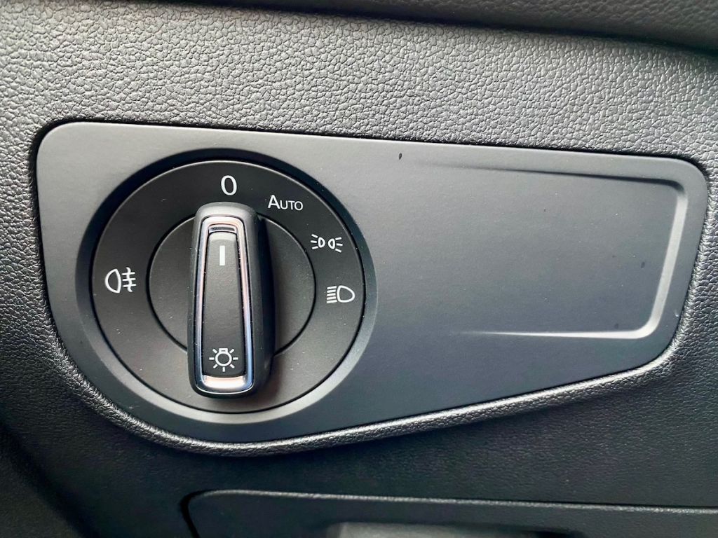 Fahrzeugabbildung Volkswagen Tiguan 1.5 TSI Life AAC NAVI SHZ PDC MASSAGE