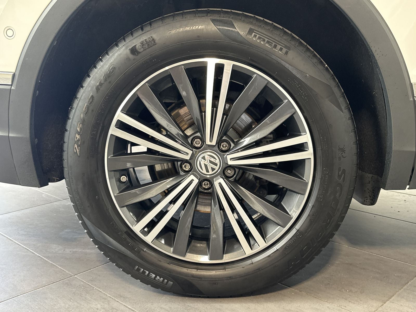 Fahrzeugabbildung Volkswagen Tiguan Allspace 2.0 TDI HL 4M NAV+LED+AHK+PANORA