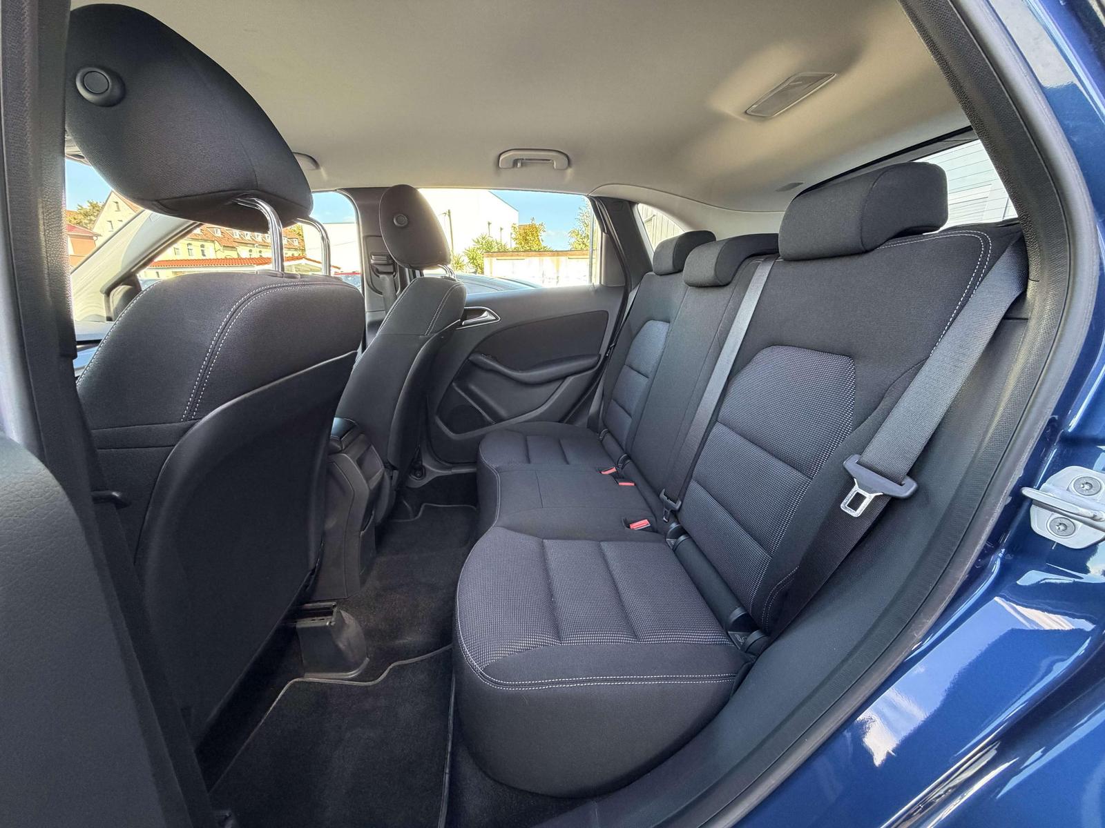 Mercedes-Benz B 180 B 180 (246.242)