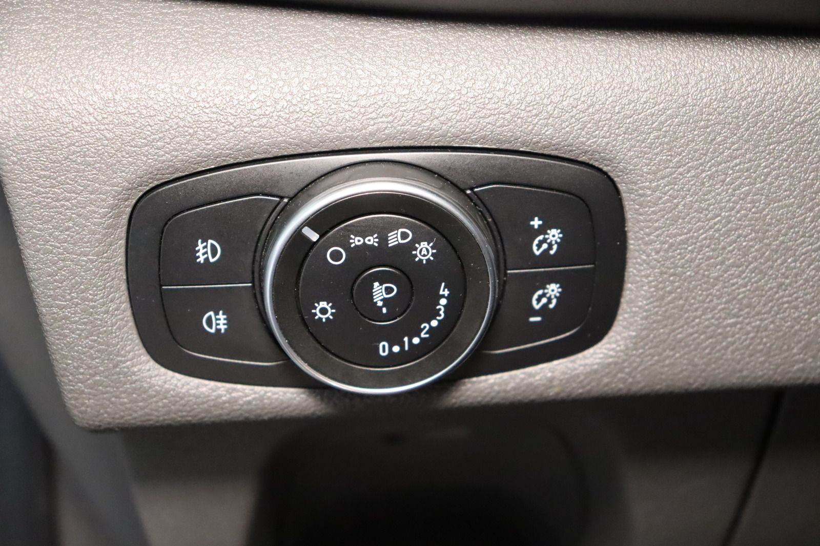 Fahrzeugabbildung Ford Tourneo Custom 2.0 L2 Lang Titanium Black Series