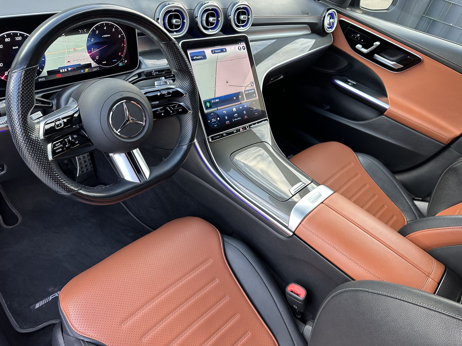 Fahrzeugabbildung Mercedes-Benz C 200 4Matic AMG-Line NAV+LED+KAMERA+AMBIENTE+SH