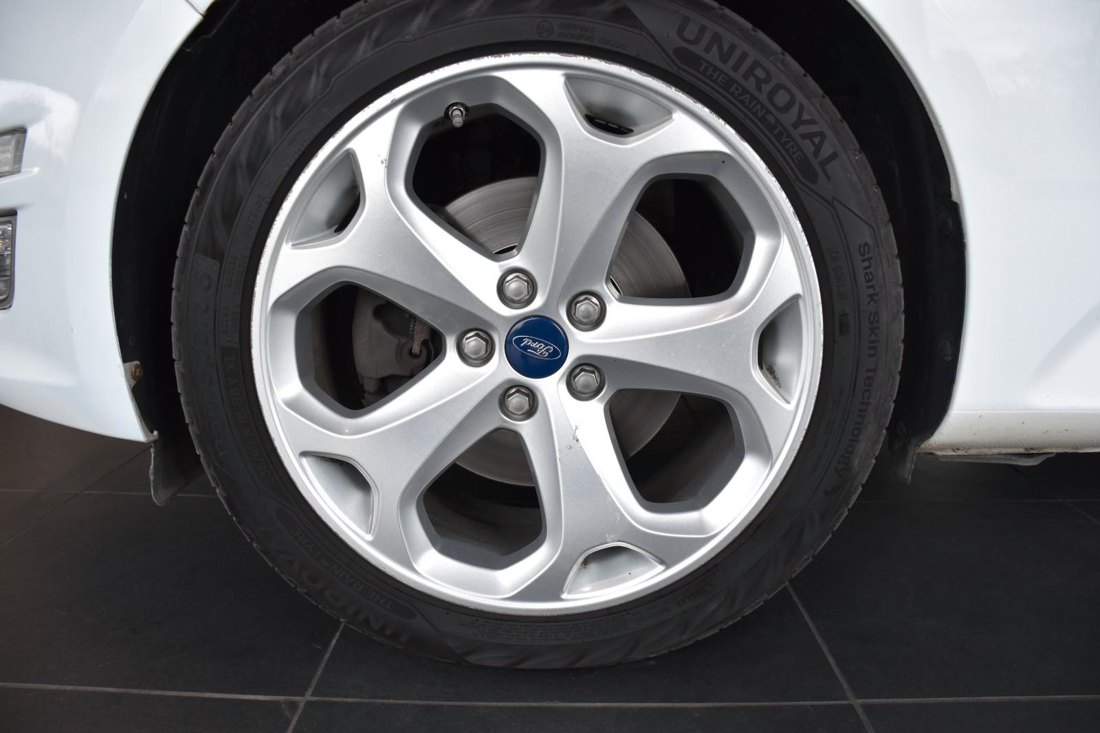 Ford Mondeo 2014 — photo 8