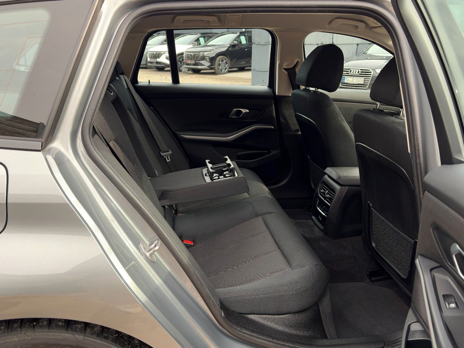 Fahrzeugabbildung BMW 330e Touring ACC HuD HiFi CAM 3Z-Klima CarPlay