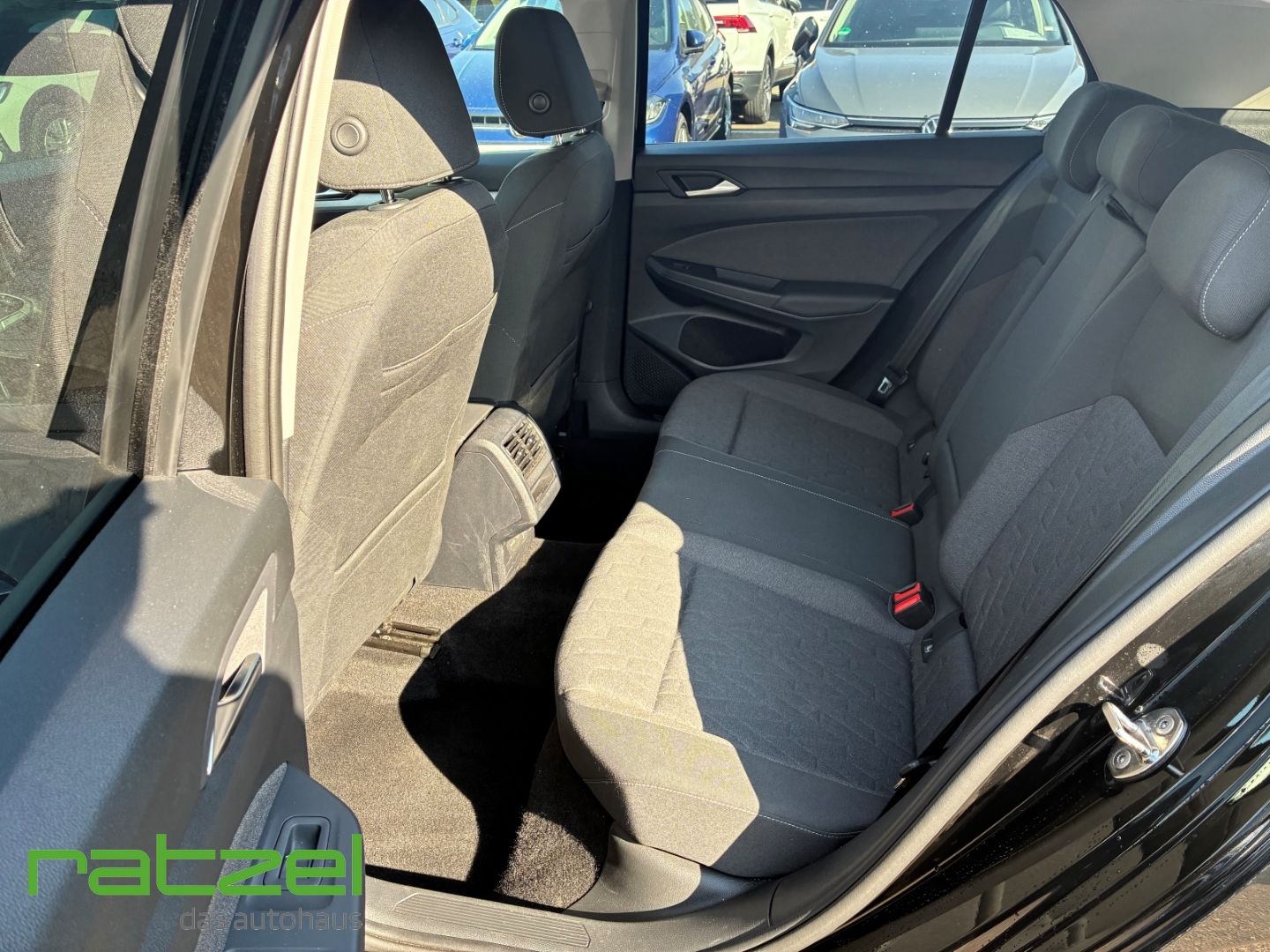 Fahrzeugabbildung Volkswagen Golf 1.5 Life TSI LED ACC App Connect Lane Assis