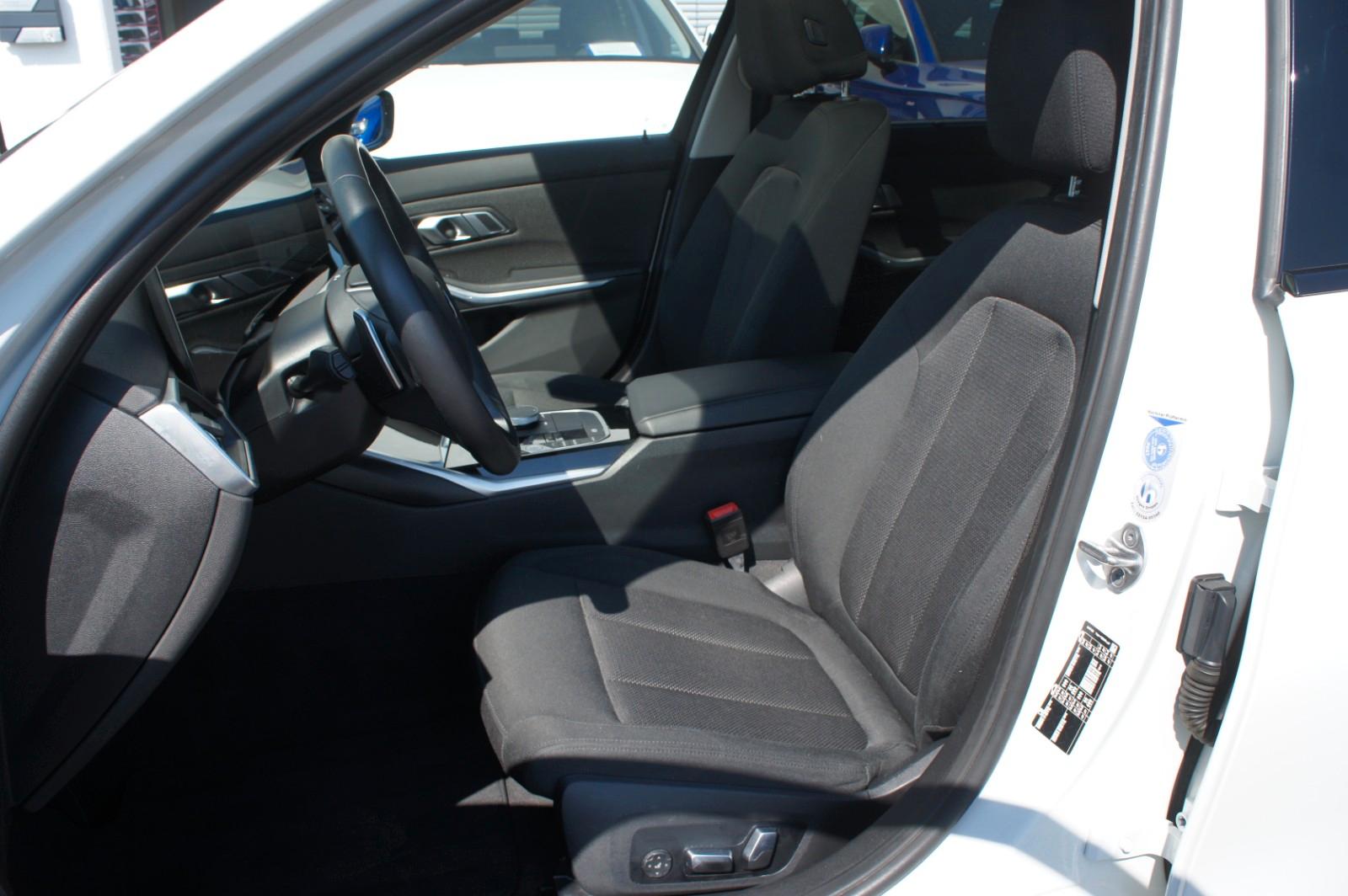 BMW 320 i Touring *ACC*HUD*PANO*LED*KAM*FACELIFT*, миниатюра 11