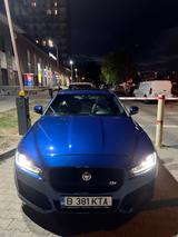 Jaguar XE S Automatik  - blaue Jaguar XE