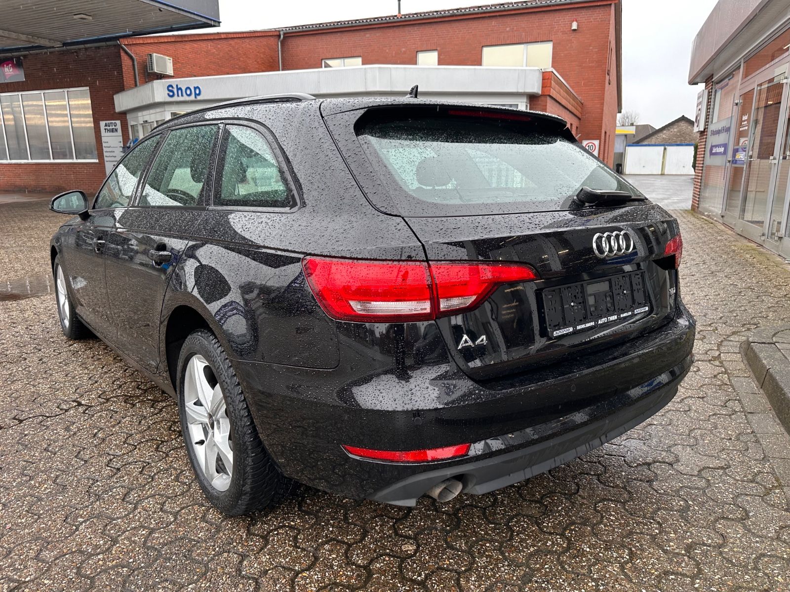 Fahrzeugabbildung Audi A4 Avant 2.0 TDI BiXenon/GRA/Navi/PDC/eHeck