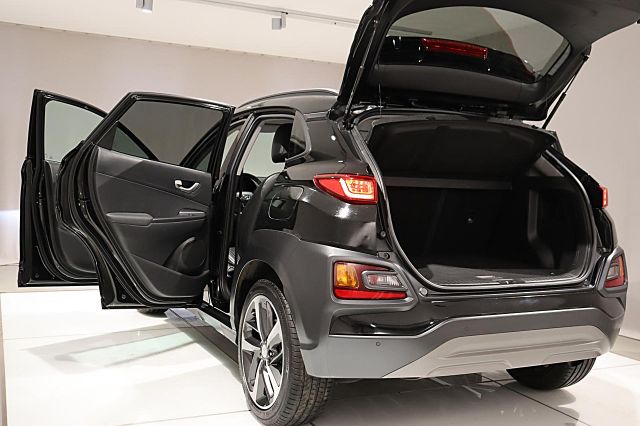 Kona 1.6T-GDi 4WD Premium LEDER LED TEMPOMAT SHZ