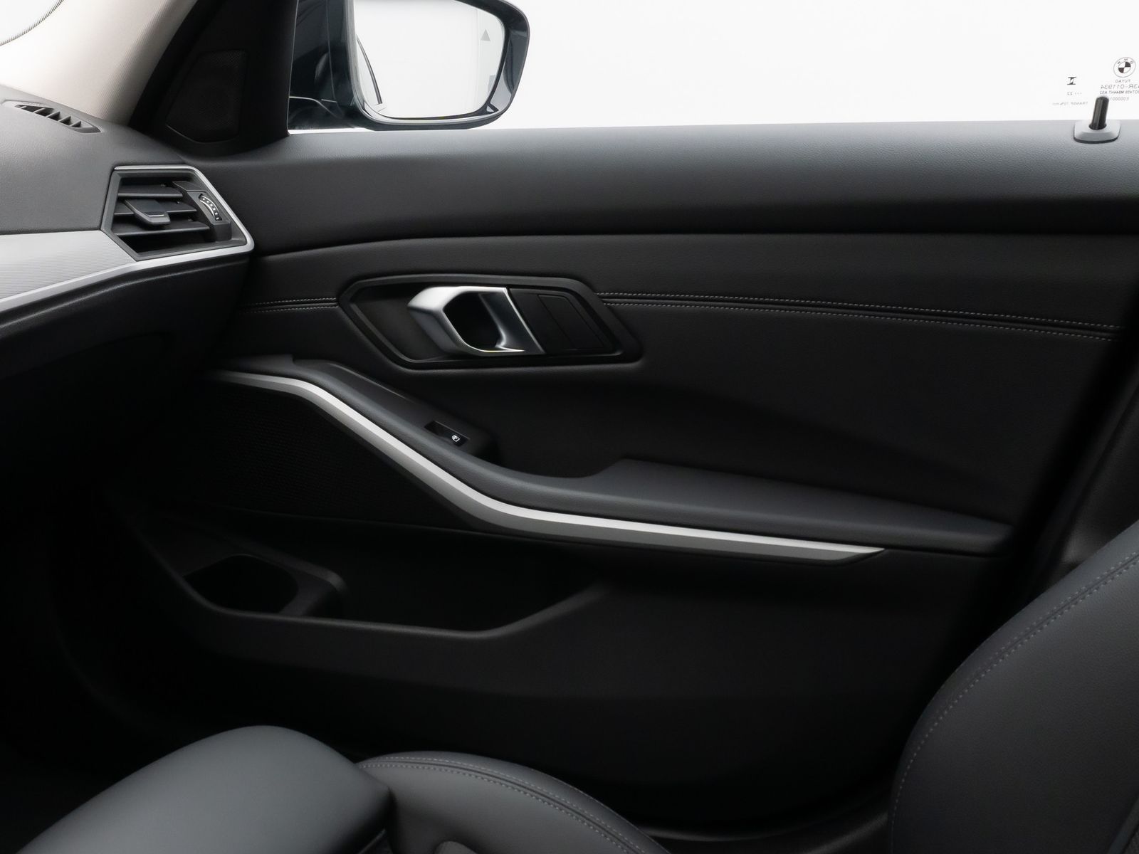 Fahrzeugabbildung BMW 330e Panorama Kamera HUD DAB HiFi Leder Sport