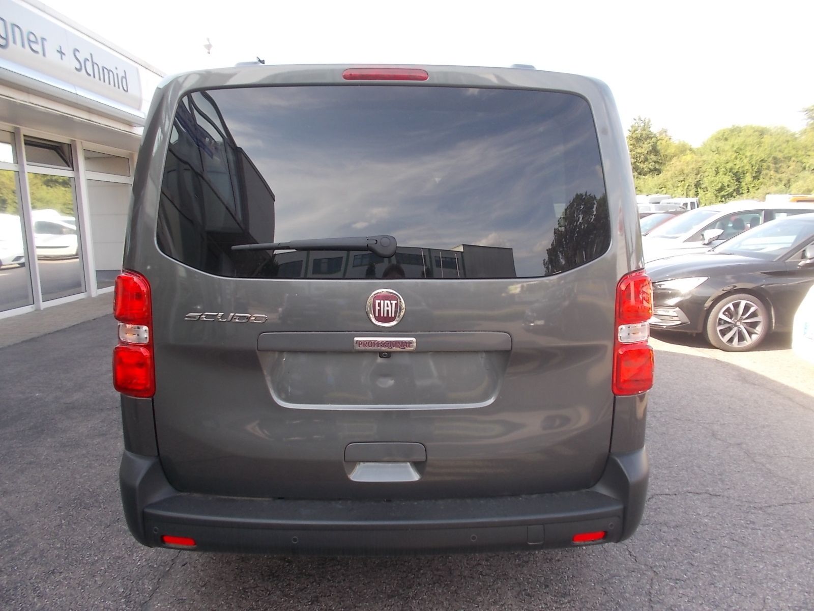 Fahrzeugabbildung Fiat Scudo Kombi L3 2.0 Mjet Automatik + 8 Sitze AHK