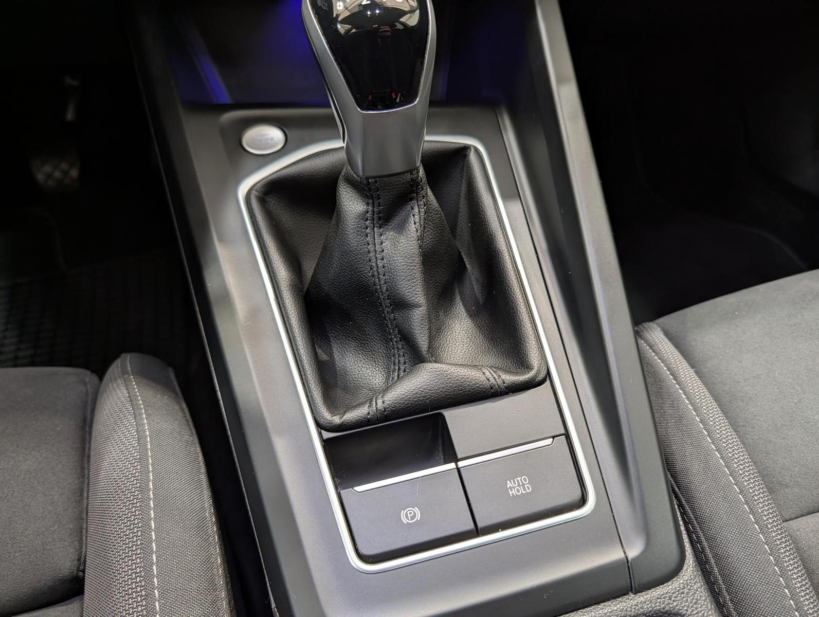 Volkswagen Golf 1.5 TSI Life DCC Fahrwerk AHZV Standhzg., миниатюра 15
