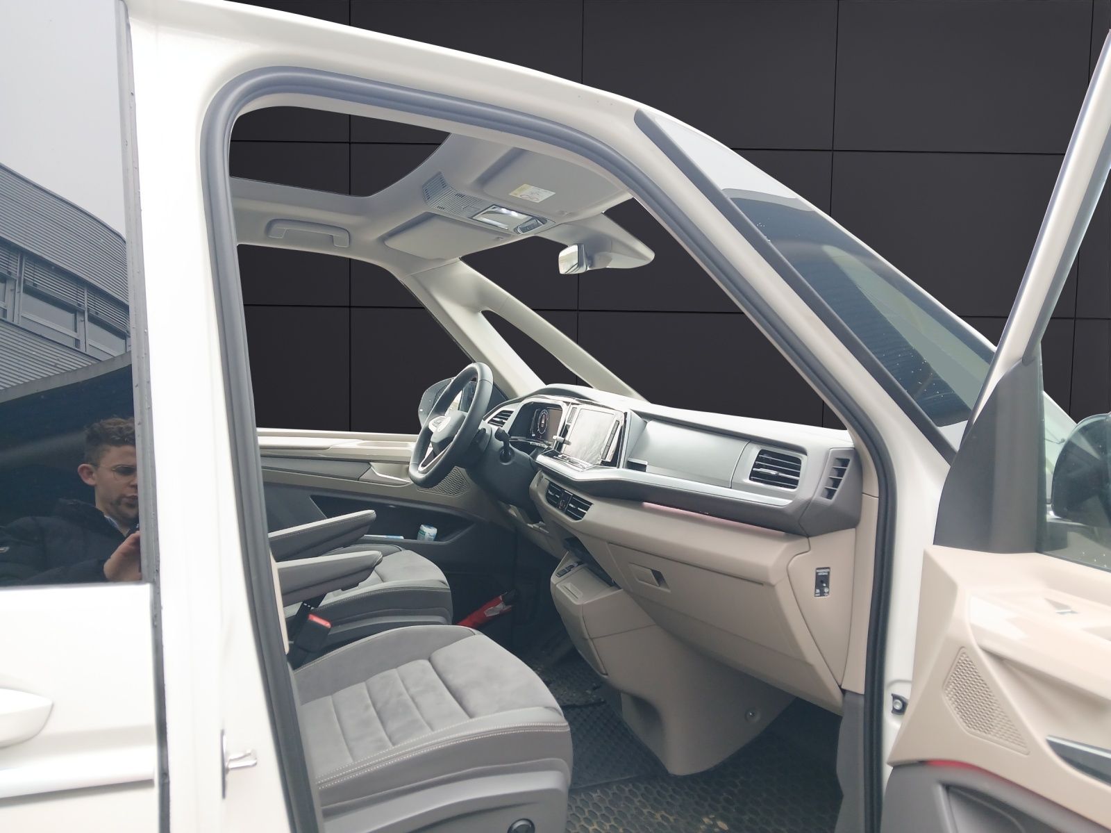 Fahrzeugabbildung Volkswagen T7 Multivan TSI LR Style ACC AHK LED RFK PARK AS
