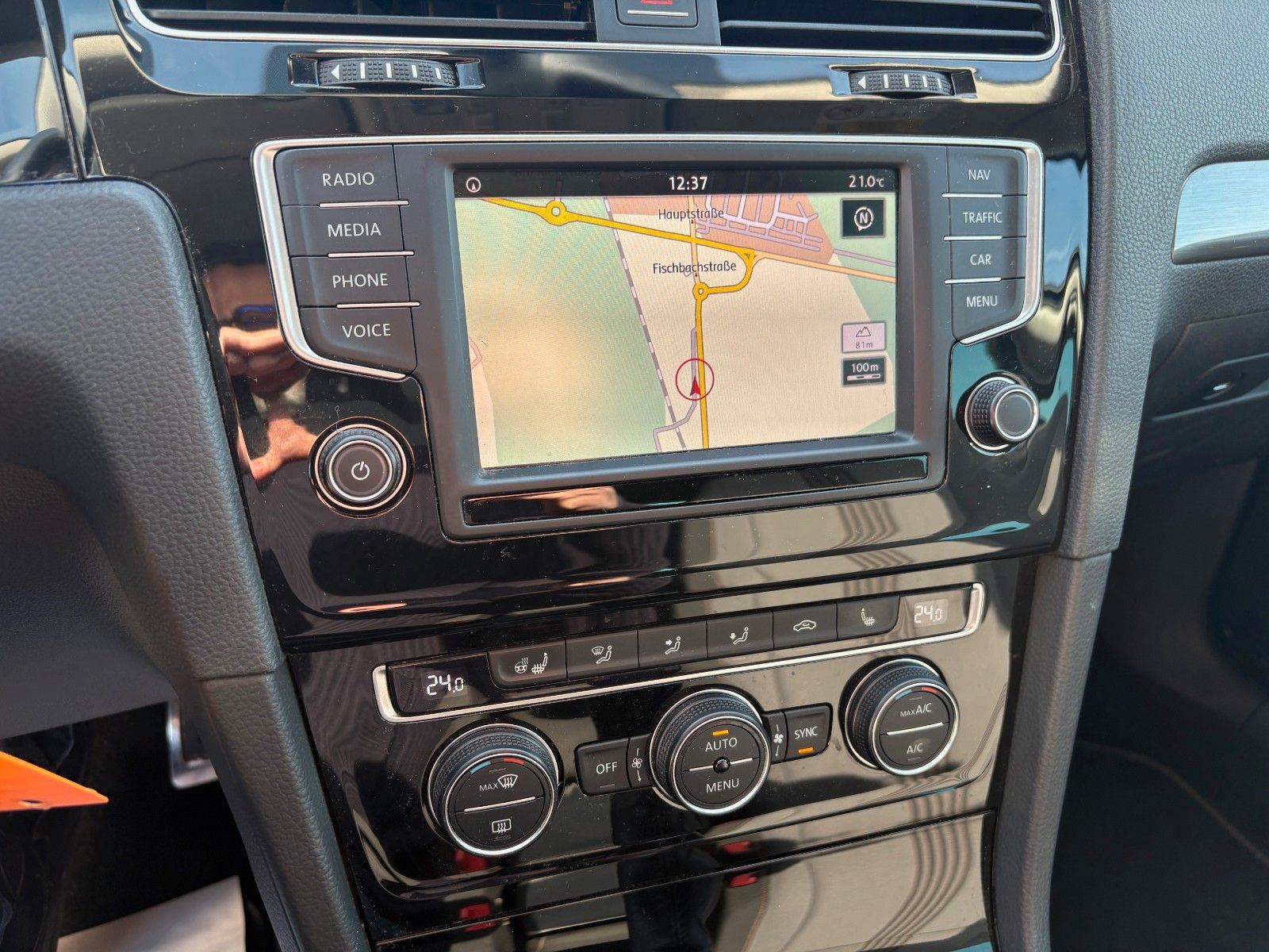 Fahrzeugabbildung Volkswagen Golf VII 1.6 TDI Allstar Navi AHK 2.HD SCHECKHFT