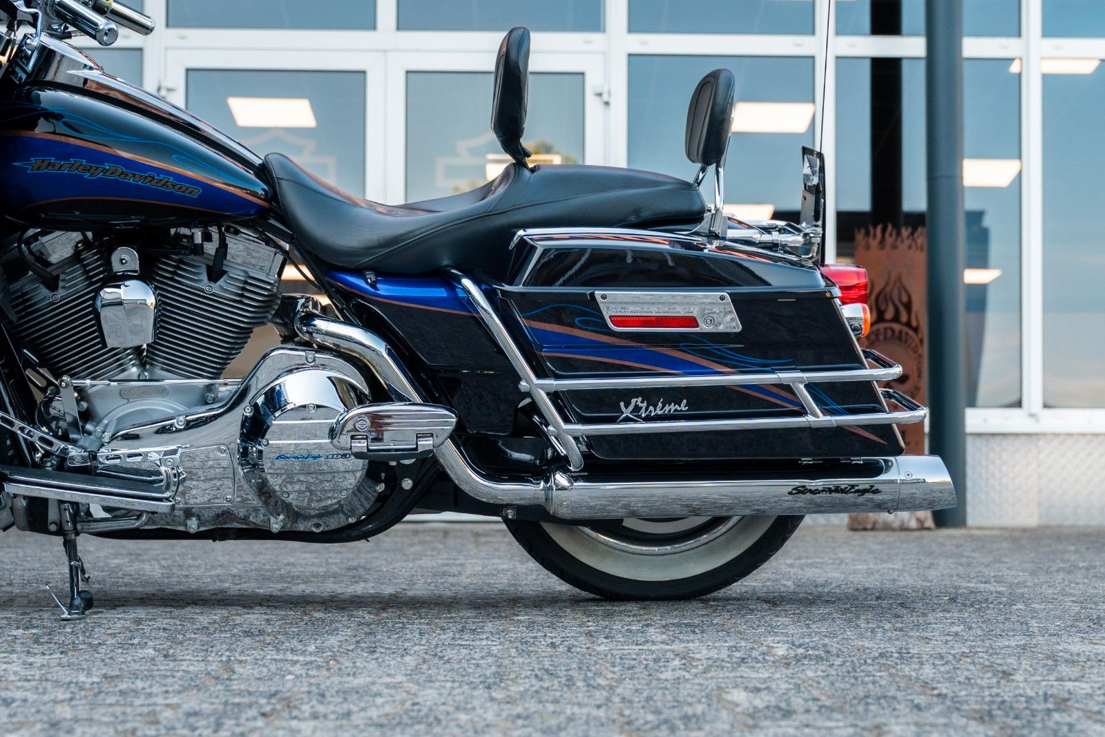 Fahrzeugabbildung Harley-Davidson FLHTCSE CVO Screamin Eagle E-Glide - Twin Cam