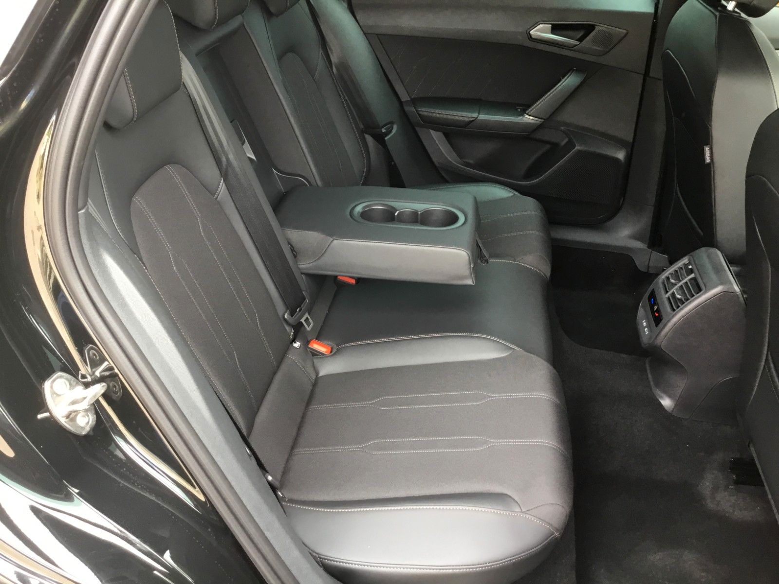 Fahrzeugabbildung CUPRA Formentor 1.5 eTSI DSG +AHK+Navi+18"+TopView