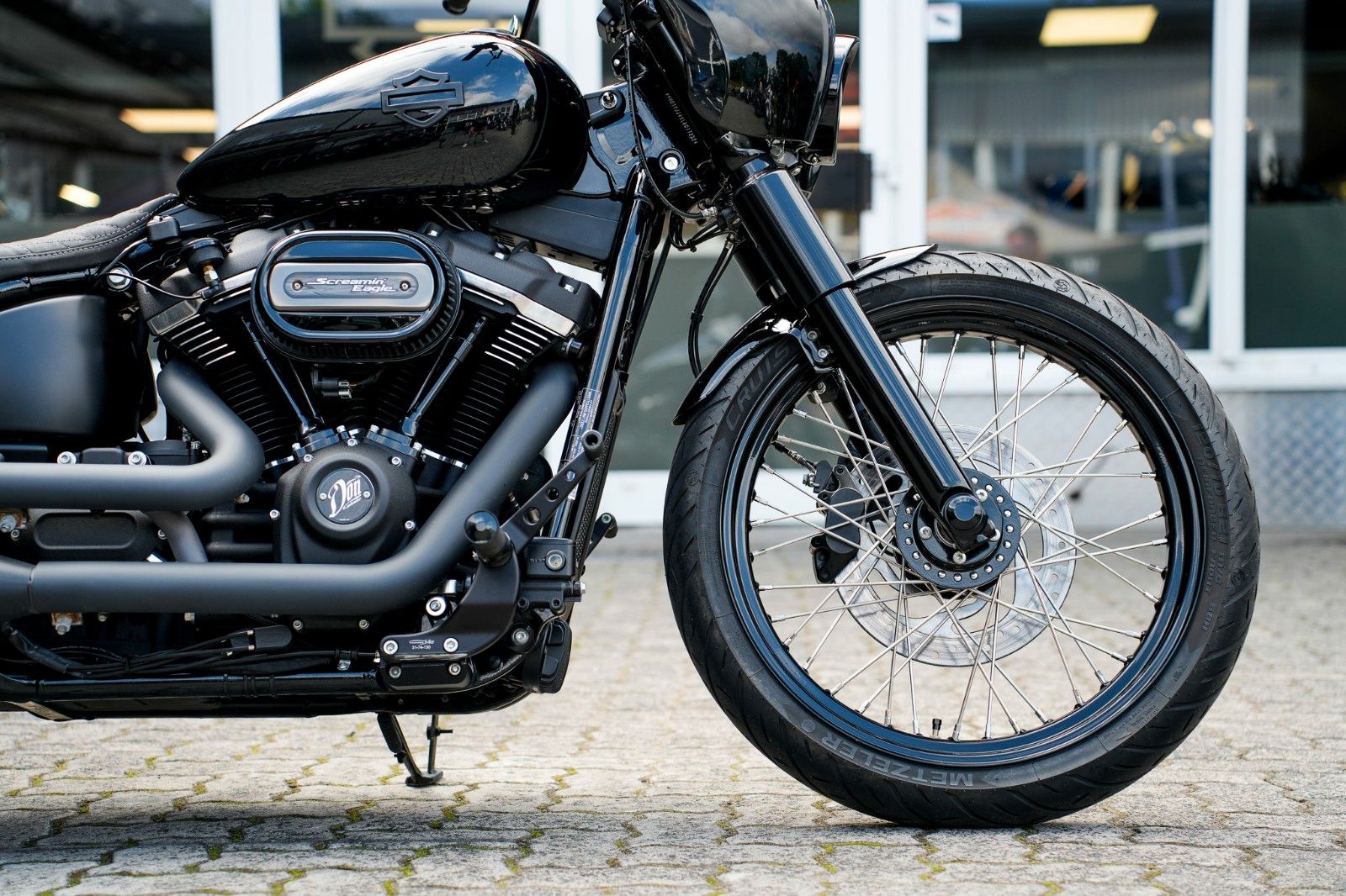 Fahrzeugabbildung Harley-Davidson SOFTAIL STREET BOB CLUBSTYLE J&H Ape - Airride