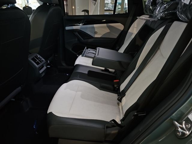 Fahrzeugabbildung Volkswagen Tayron 2.0 TSI 4M DSG ELEGANCE PANO 360° LM20 NA