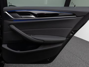 Fahrzeugabbildung BMW 520d xDr Tour AHK HUD HIFI ACC Komfortzug.