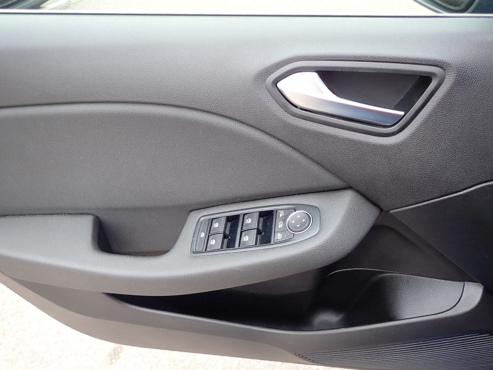 Fahrzeugabbildung Renault Clio Intens E-Tech 140