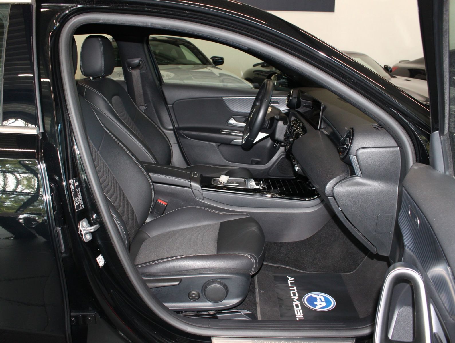 Fahrzeugabbildung Mercedes-Benz A 200 d Progressive Limousine 1. Hand*Kamera*LED