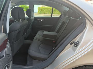 Mercedes E 200 - 9