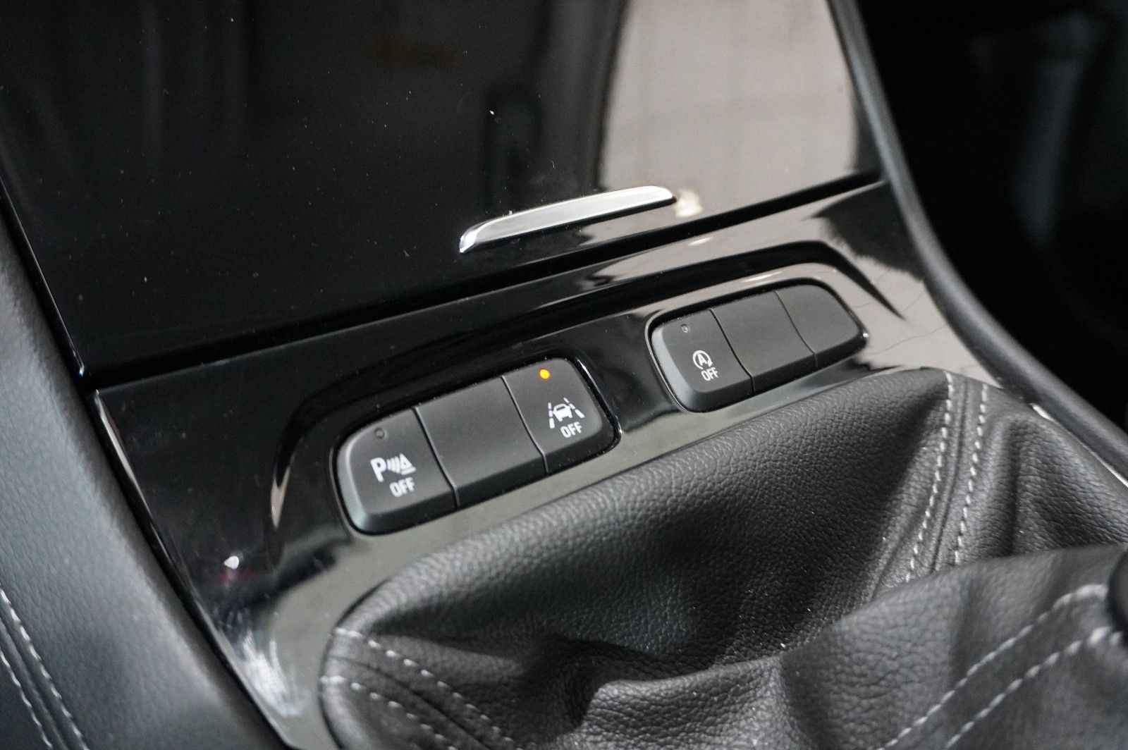 Fahrzeugabbildung Opel Grandland (X) 1.2T GS SPORT NAVI/LED/VIRT./DAB+