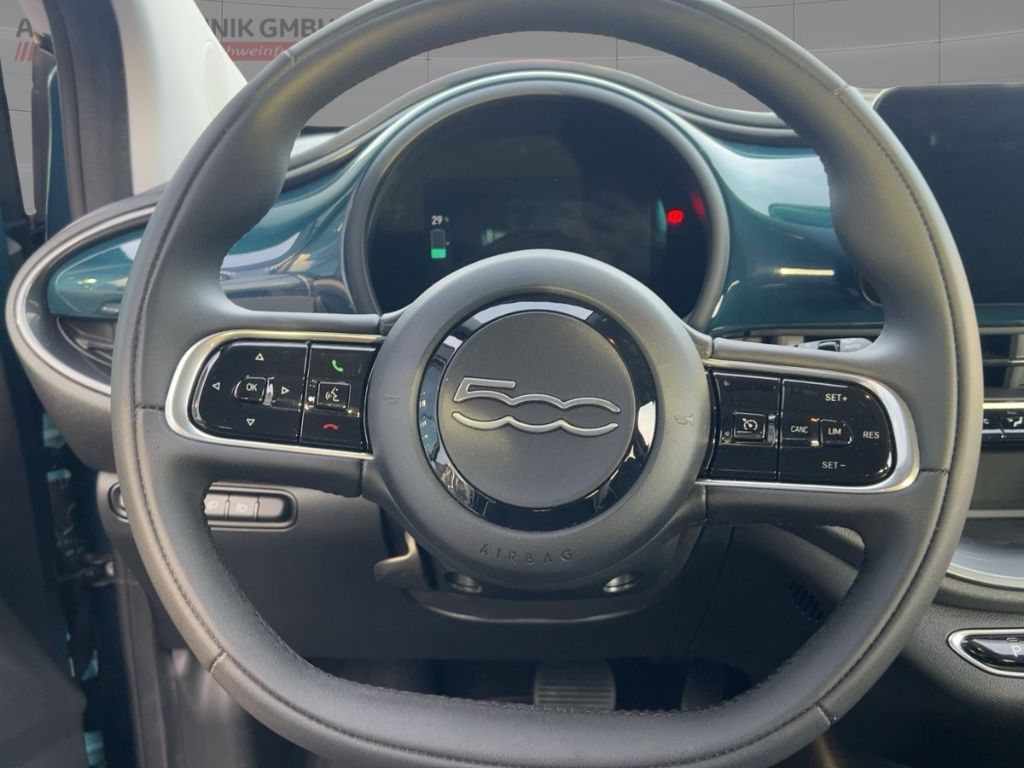 Fahrzeugabbildung Fiat 500e Elektro Style und Komfortpaket