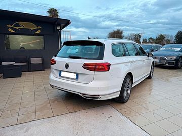 Volkswagen Passat - 4