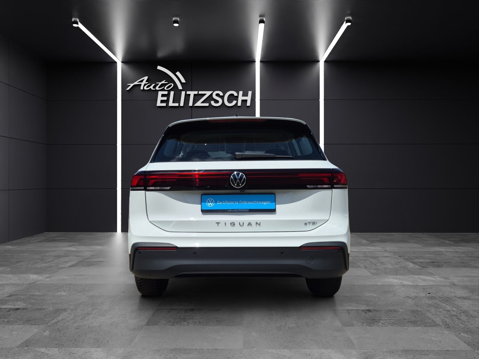Fahrzeugabbildung Volkswagen Tiguan eTSI Life DSG LED AHK Navi AID ACC RFK SH