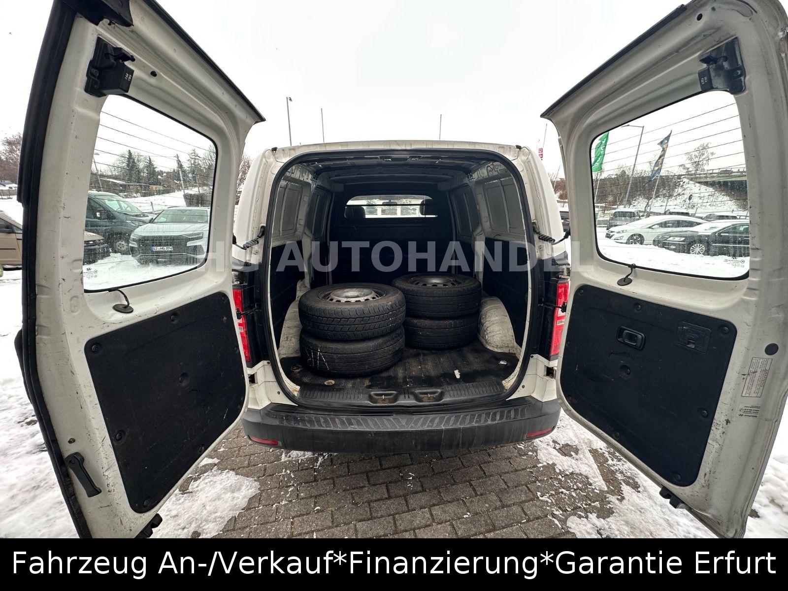 Hyundai H-1 Kasten 8-fach bereift