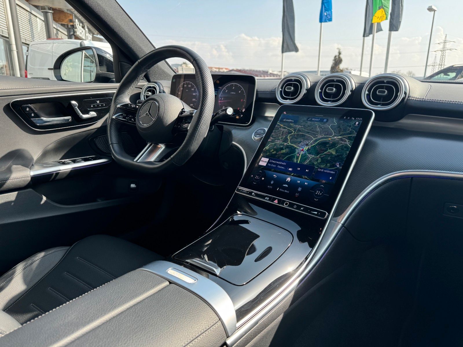 Fahrzeugabbildung Mercedes-Benz C 300 d T AMG NIGHT+AHK+MEMORY+TOTW+AMBIENTE