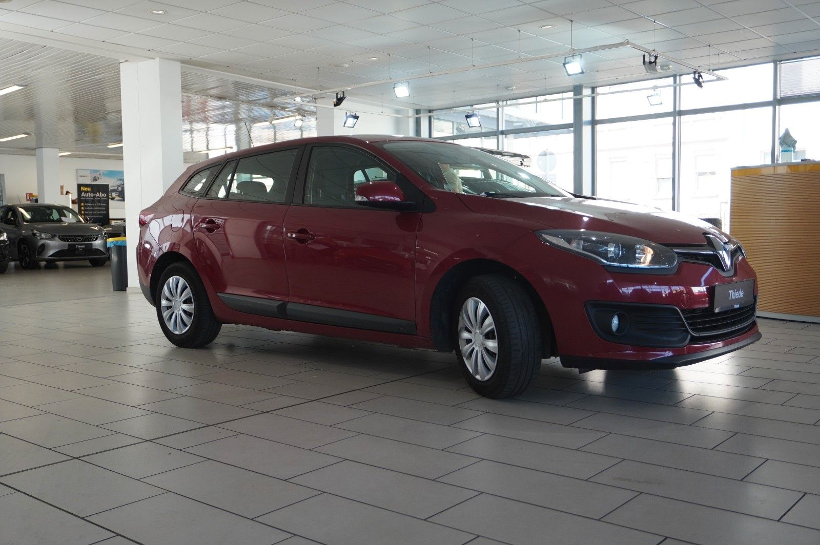 Fahrzeugabbildung Renault Megane Grandtour 1.6 AUTHEN. KLIMA/PDC/NEBEL/AHK
