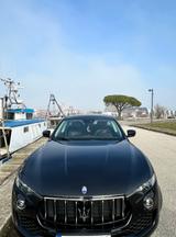 Maserati Levante Diesel 3.0 V6 202kW GRANLUSSO 4x4 Au... - schwarze Maserati Levante