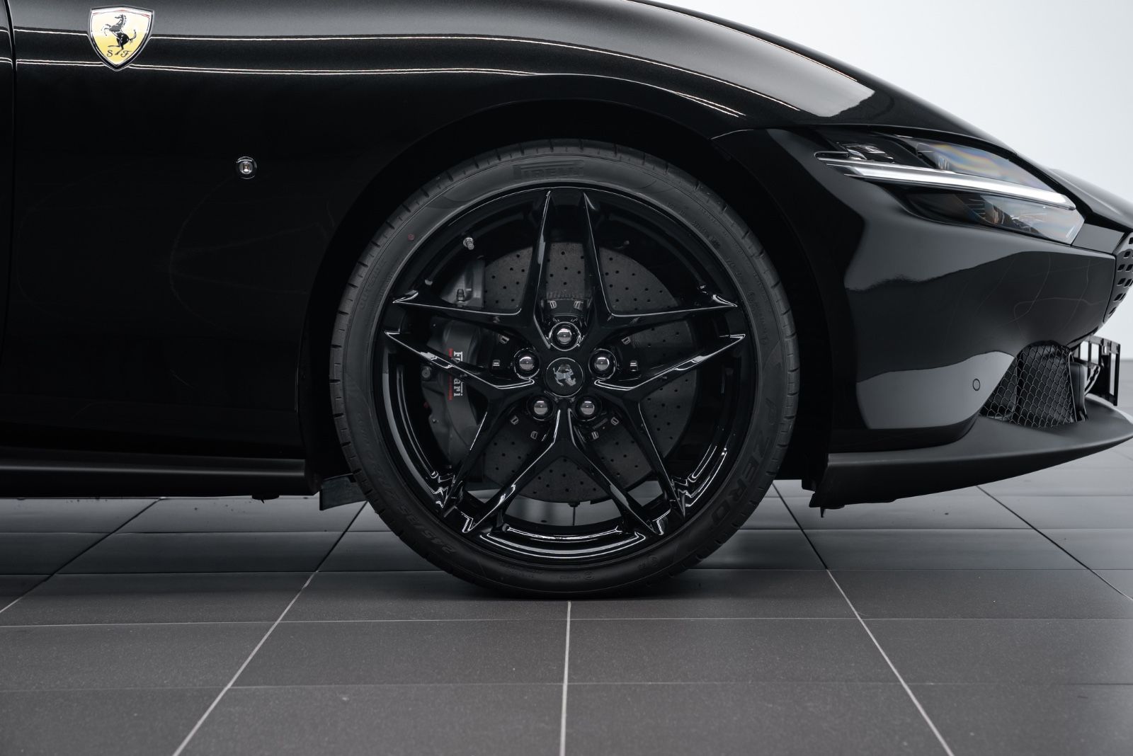 Fahrzeugabbildung Ferrari Roma Spider CARBON/DAYTONA/PASSENGER DISPLAY