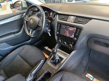 Skoda Octavia Combi Ambition *AHK*TEMPO*NAVI*2-ZONEN*