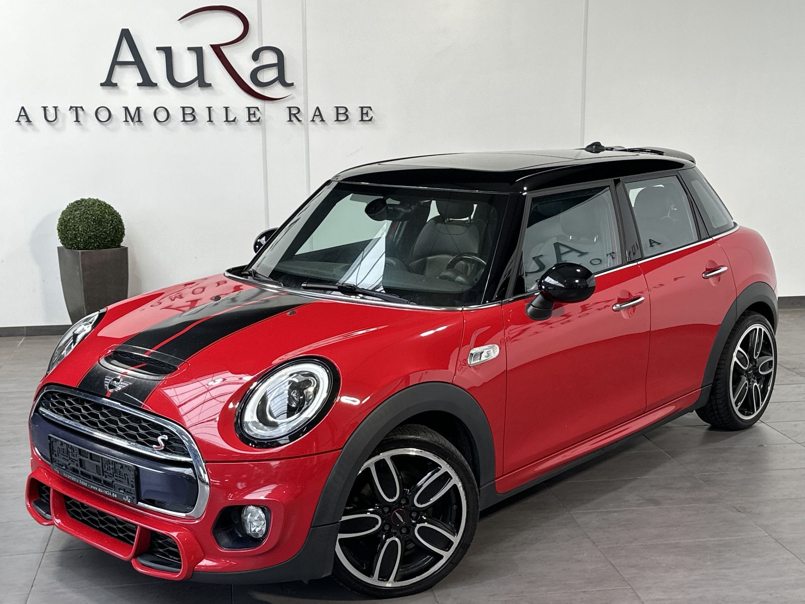 Fahrzeugabbildung MINI Cooper S Aut. JCW NAV+LED+PANO+LEDER+18ZOLL+2HD