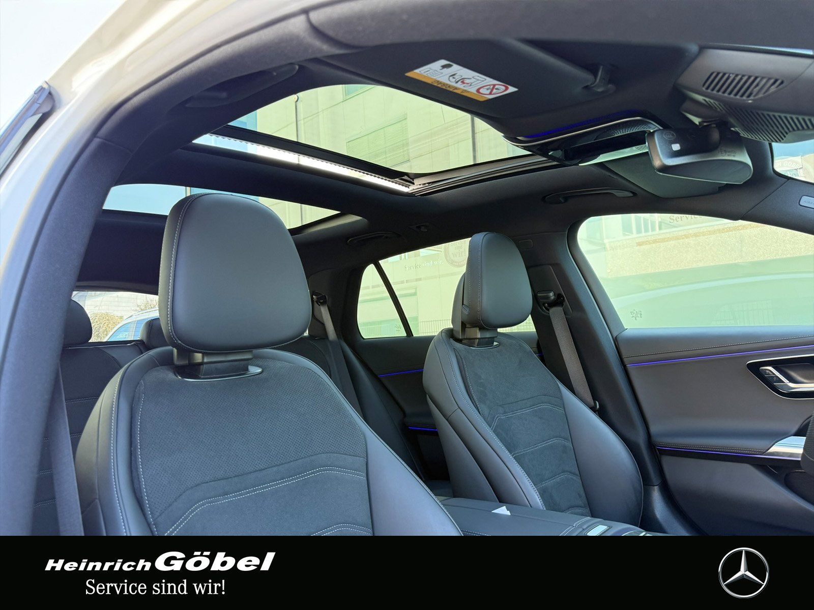 Fahrzeugabbildung Mercedes-Benz E 220 d T AMG*AHK*PANO*BURMESTER*DISTRONIC*TOTWI