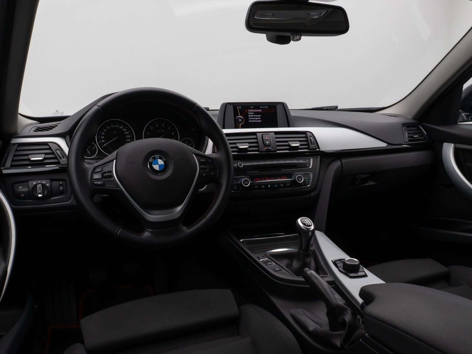 Fahrzeugabbildung BMW 320i Sport Line PDC Xenon AHK Geschwindigkeitsre