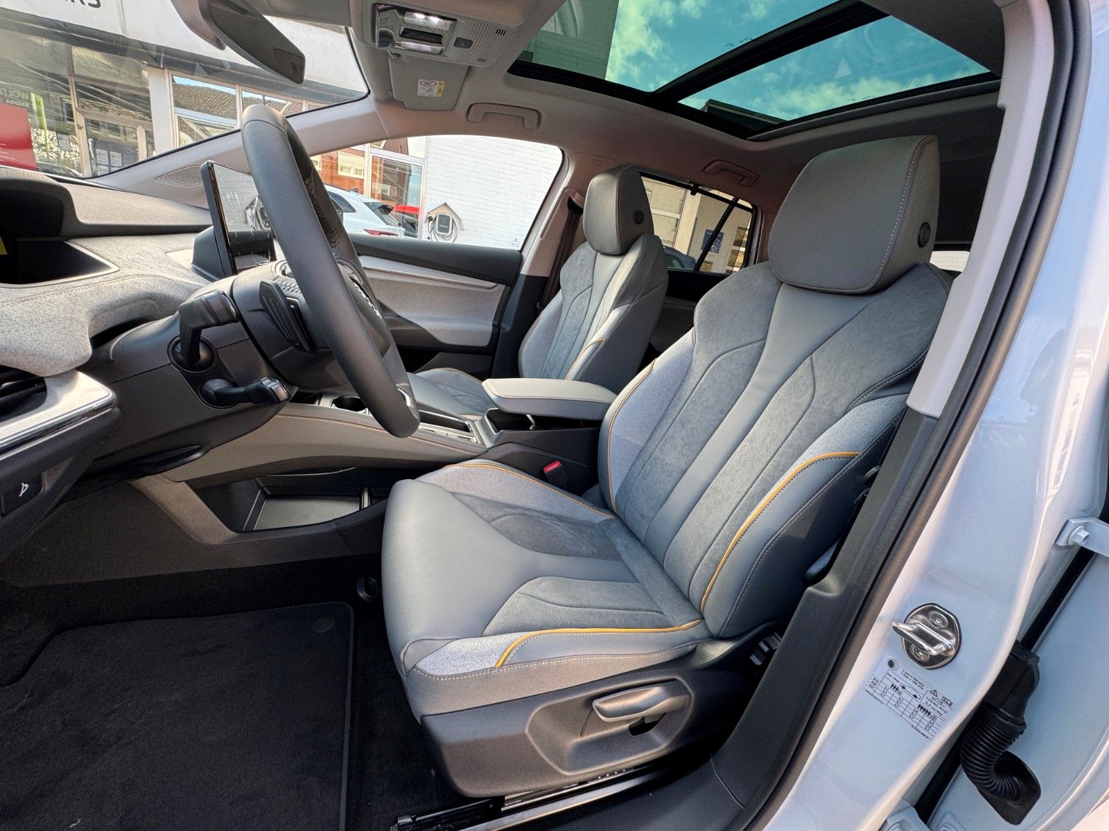 Fahrzeugabbildung SKODA ENYAQ LOUNGE PANO ACC NAVI