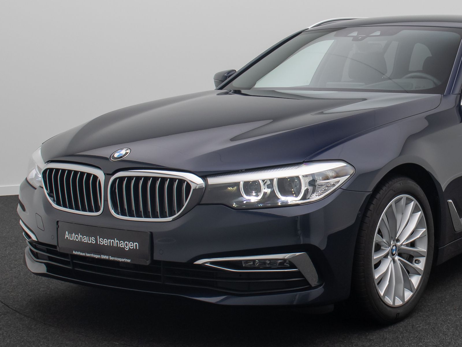 Fahrzeugabbildung BMW 540i xD LuxuryLine HUD Kamera HiFi Alarm Komfort
