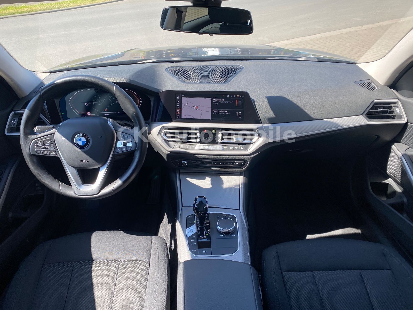 Fahrzeugabbildung BMW 318d Touring Advantage/LiveCockpit/Navi/Laser/AH