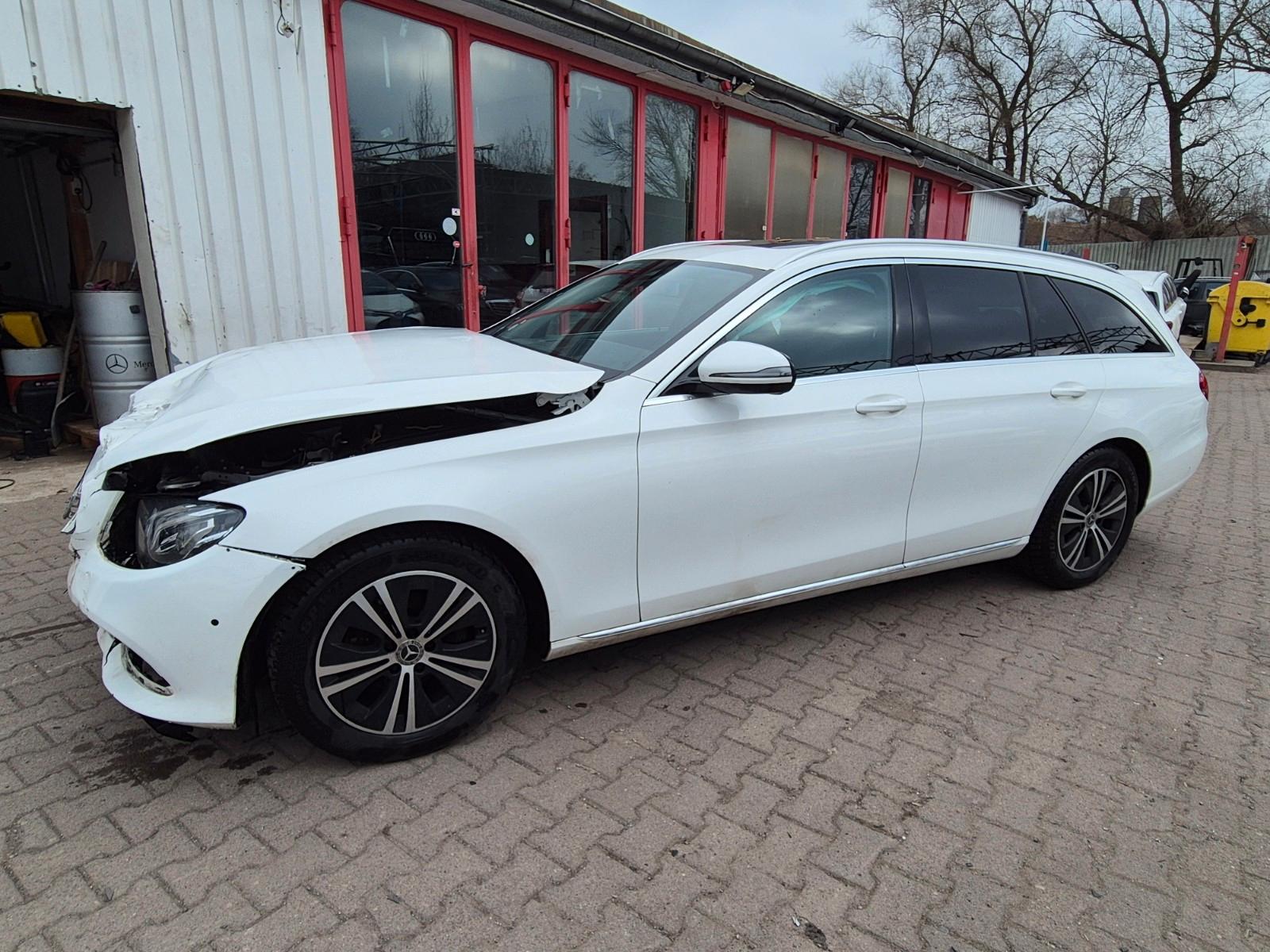 Mercedes-Benz E 200 T Autom.  NAVI KAMERA SCHIEBEDACH