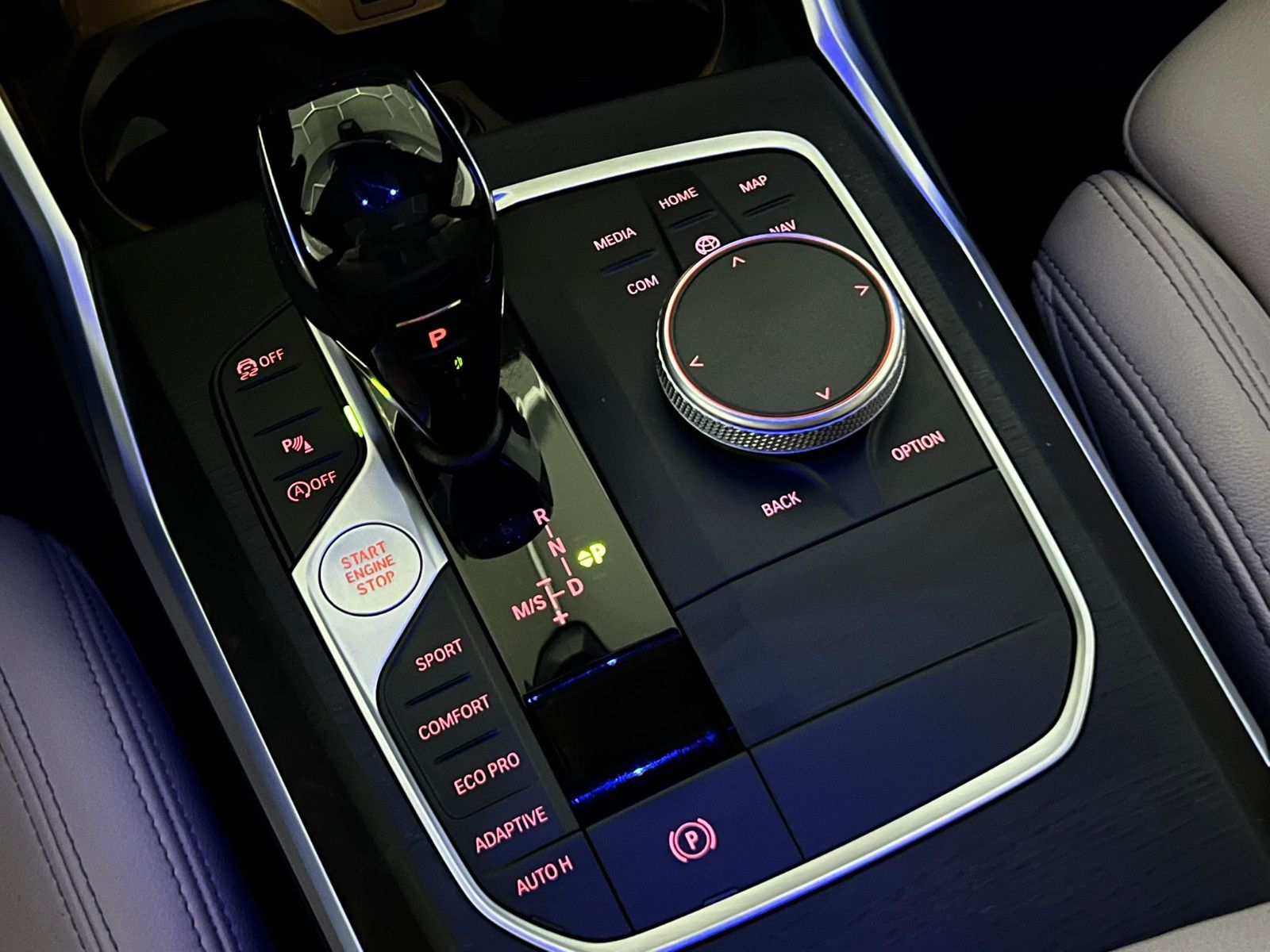 Fahrzeugabbildung BMW 330 i xDrive M SPORT/PANO/STHZ/ACC/DRAVITGRAU