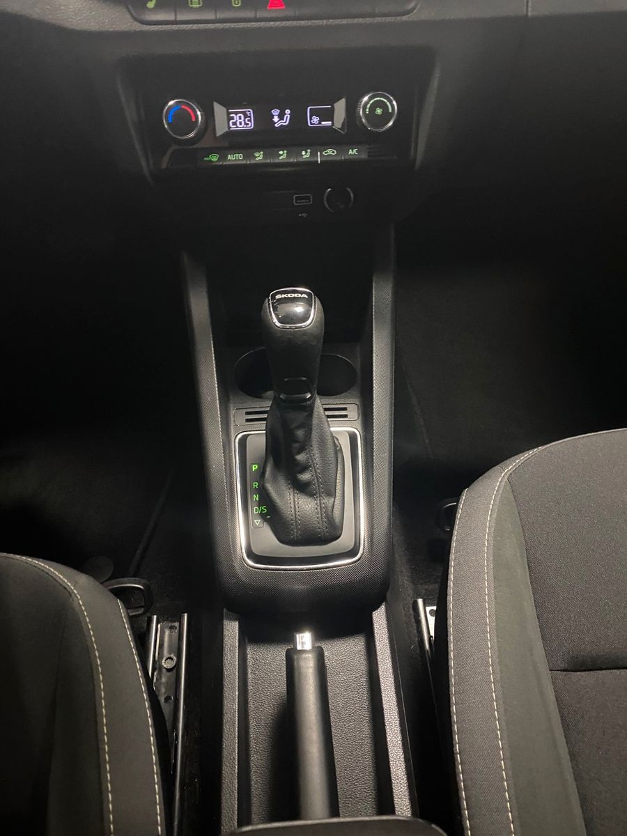 Fahrzeugabbildung SKODA Fabia 1.0 TSI DSG STYLE+Kamera+Mirror Link+ALU+