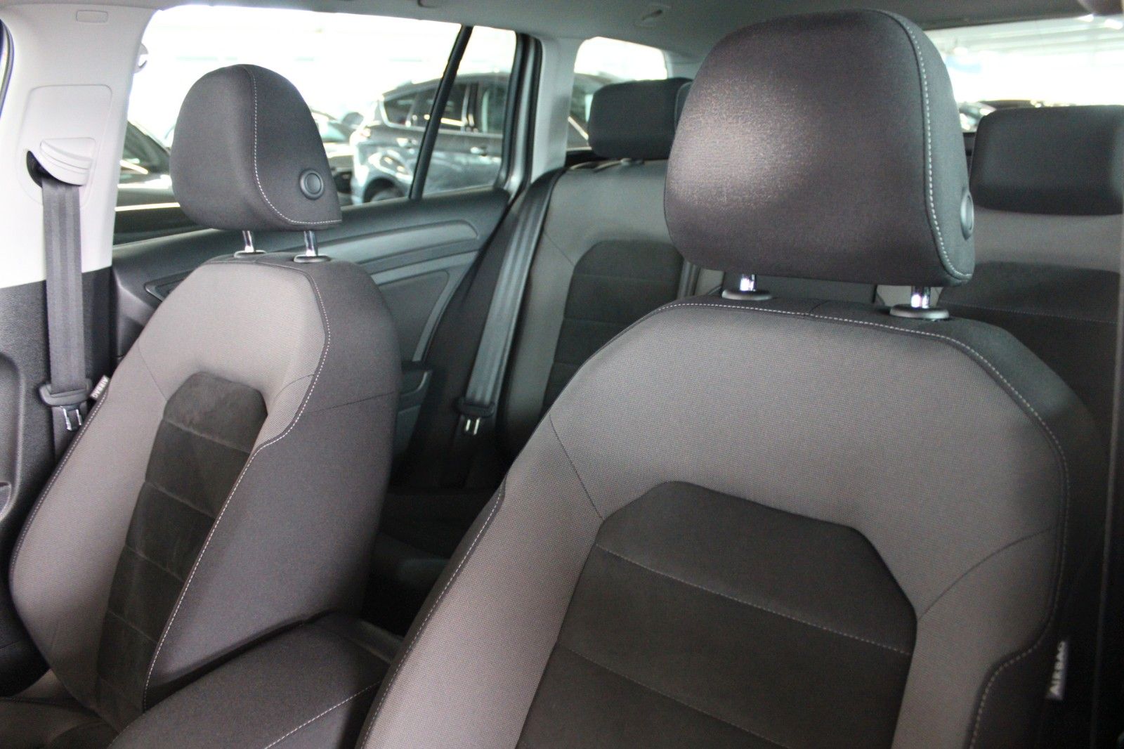 Fahrzeugabbildung Volkswagen Golf 2.0 TDI BMT DSG Comfortline LED STDHZ uvm.