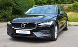 Volvo V60 Kombi Momentum Pro AWD ALLRAD Panorama - Volvo V60 Gebrauchtwagen in Stuttgart