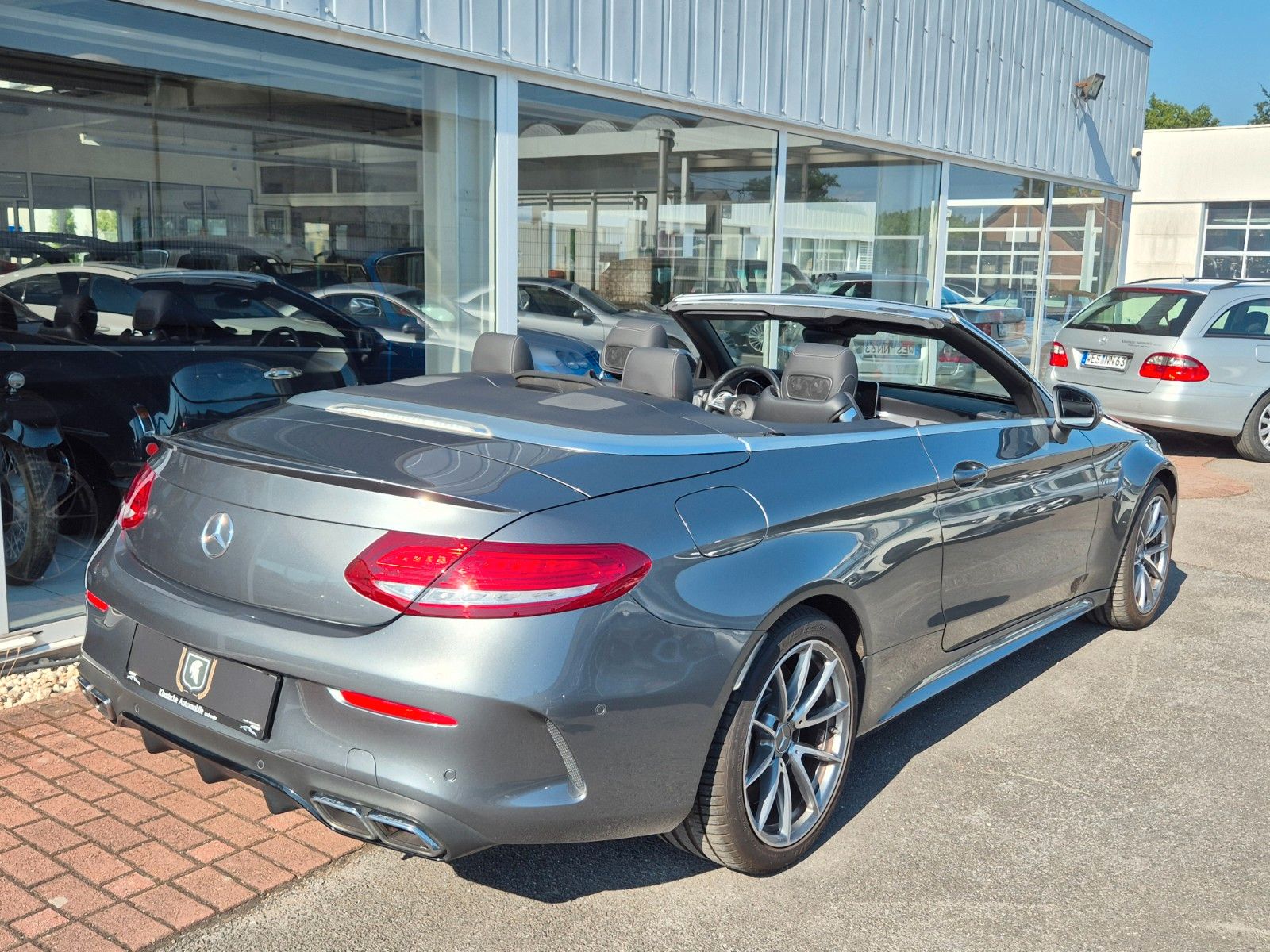 Fahrzeugabbildung Mercedes-Benz C 63 AMG Cabrio/Dt./Burm/Head/Fahrpaket
